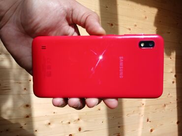 bu telefonlar: Samsung Galaxy A10, 32 GB, rəng - Qırmızı, İki sim kartlı, Face ID, Sənədlərlə