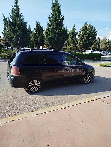 man sat: Opel Zafira: 1.9 l | 2005 il 518000 km Van/Minivan — 4