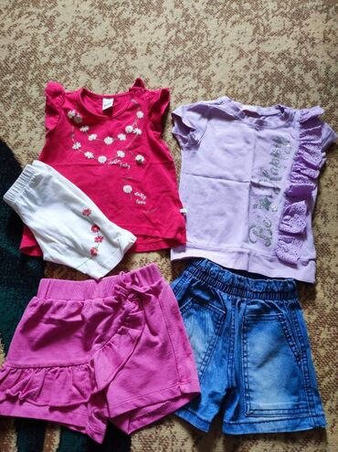 футболка реал мадрид: Продам одежду для девочки. Размер 74-80 см. Джинсы по 200-250 сом