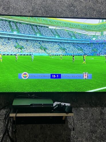ana plata: Sony PlayStation 3 oyun konsolu ilə futbol matçlarını canlı şəkildə