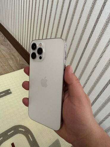 Apple iPhone: IPhone 12 Pro Max, Б/у, 256 ГБ, Белый, Зарядное устройство, Защитное стекло, Чехол, 75 %