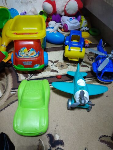 дуга с игрушками: Игрушки детские по 100 сом есть и по 50