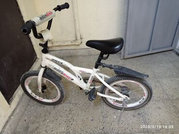 24 dyumlu velosiped: İşlənmiş İki təkərli Uşaq velosipedi 16", sürətlərin sayı: 1, Ünvandan götürmə