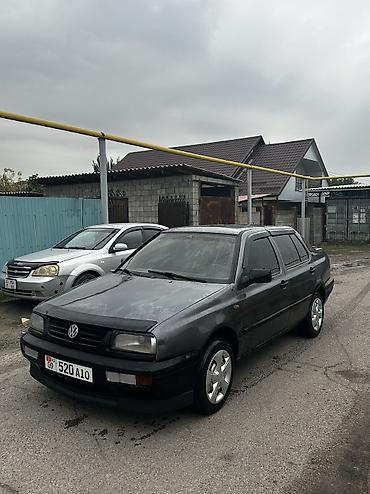 Volkswagen Vento: 1995 г., 1.8 л, Механика, Бензин, Седан