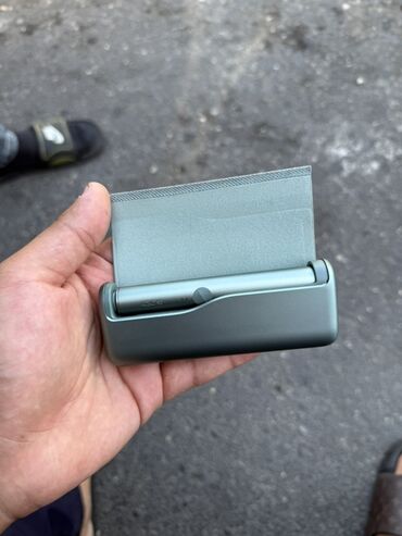 Zərərvericilərə qarşı mübarizə aparatları: Kompakt dizaynı ilə bu portativ tük təmizləyici geyimlər, mebellər və