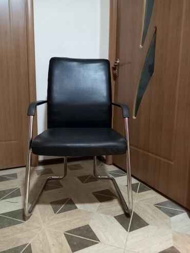 12 объявлений | lalafo.kg: Офисные стулья.Состояние отличное,как новые. Цена за один стул 3500сом