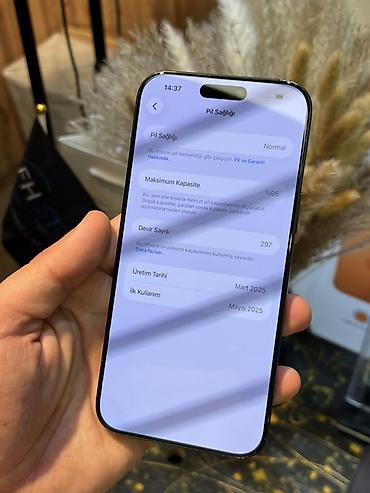 iphone 16 pro qara: IPhone 16 Pro Max, Black Titanium, Face ID — 8