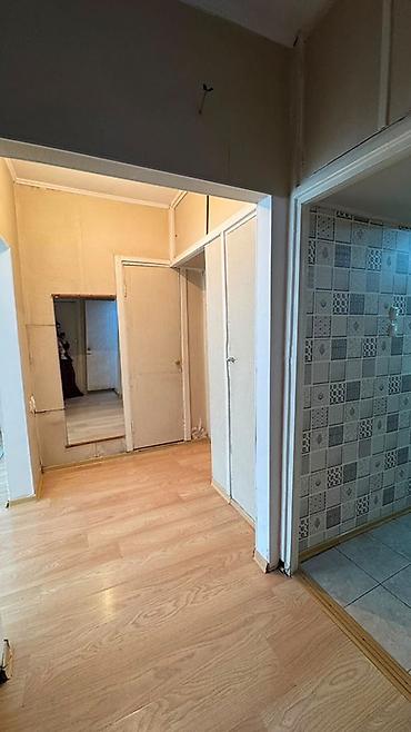 барачный квартира продаю: 2 комнаты, 48 м², 105 серия, 1 этаж — 3