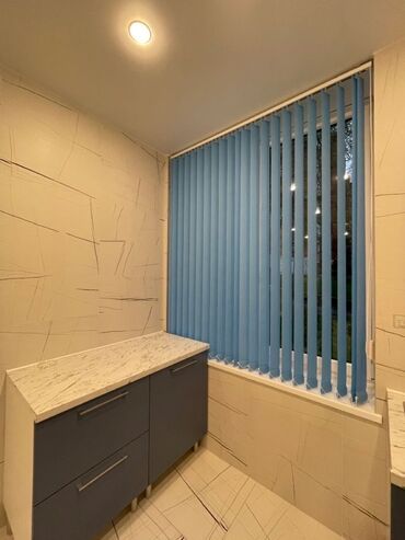 metbex cilciraqlari: Şaquli jalüz pərdələr - Dizayn: 89–127 mm enində şaquli lamellər