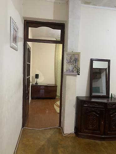 Həyət evləri və villaların satışı: - Plan: girişdə dəhliz, 2 yaşayış otağı, ayrıca kiçik mətbəx, sanitar — 10