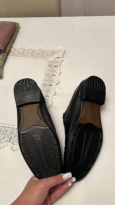 Ayaqqabılar: Kişi ayaqqabısı – klassik, qara rəngli, slip-on (bağsız) model. - Üst — 3