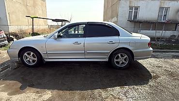 Другие автомобили: Седан серебристого цвета. Основные особенности: - Кузов: 4-дверный — 5