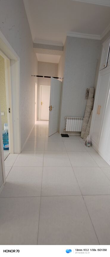 Sifarişlə digər ev mebeli: Mənzilin daxili dizaynı və mebel dəsti - Geniş giriş hissəsi üçün — 2