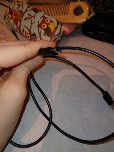 Зарядные устройства: Чёрный кабель USB с разъёмом micro-USB. Подходит для зарядки и