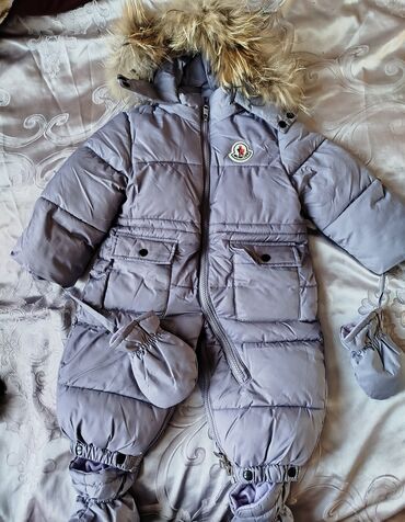 манеж игравой: Детский зимний комбинезон-конверт с варежками на 9-12 месяцев