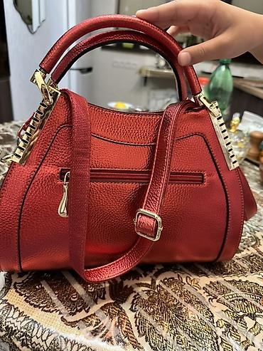 marc jacobs: Женская сумка в насыщенном красном цвете с декоративной передней — 7