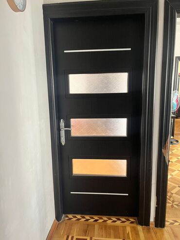 Giriş qapıları: Qapi 4eded
65azn biri
Varovski 3057 leli