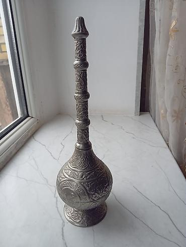 Bir vaza, Metal