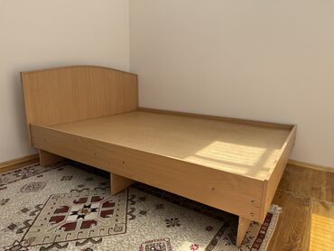кровать с ящиками: Двухспальная кровать 145×193(стандарт) с 2 ящиками, отличное состояние
