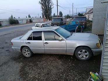 тесла модел с: Mercedes-Benz W124: 1992 г., Седан — 3