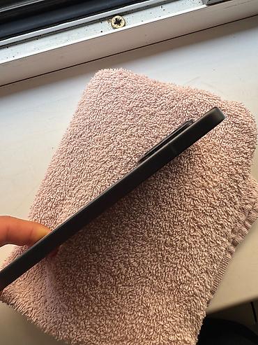 mi 15t pro: Smartfon – qara rəng - Ön panel: tam ekran, sol yuxarıda “punch‑hole” — 5