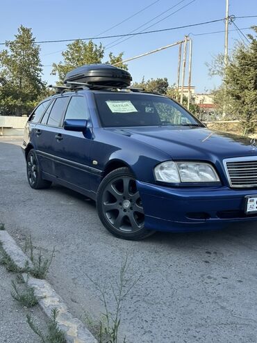 mersedes c klas: Mercedes-Benz C 200 modeli, universal ban növünə malik, tünd göy