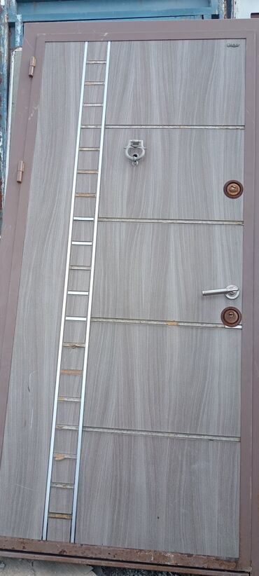 Сухие строительные материалы: Metall giriş qapısı - Material: polad karkas, dekorativ laminasiya