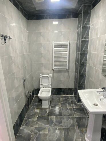 Uzunmüddətli kirayə mənzillər: Mənzil kirayə verilir, Mətbəx mebeli var. Əşyasızdı, 66 kv, 2 otaq — 12