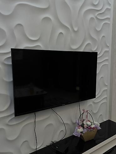 Телевизор Samsung, тонкий LED-панельный, настенное крепление VESA