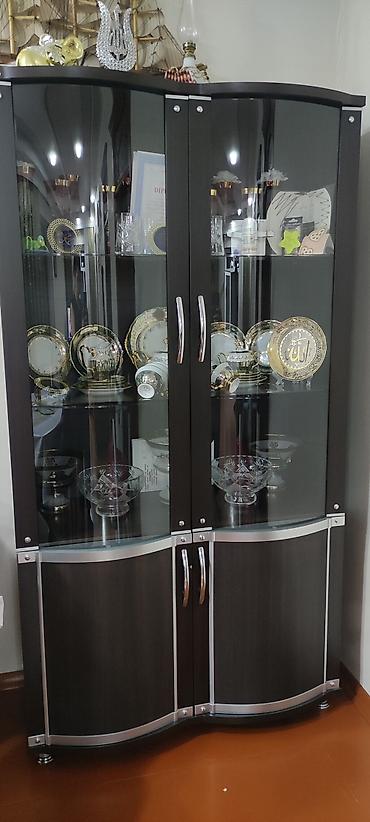 parfum vitrine: Səliqəli istifadə edilib. Remontla əlaqəli təcili evdən çıxmalıdır — 2