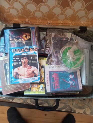 CD, DVD disklər və kassetlər: DVD disklər kolleksiyası – rus dilində filmlər və seriallar Məzmun: - — 18