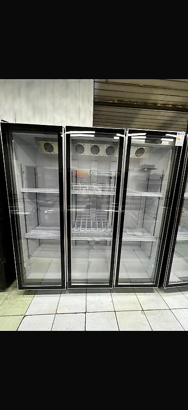 Трёхдверная профессиональная холодильная витрина с прозрачными at lalafo.kg Трёхдверная профессиональная холодильная витрина с прозрачными