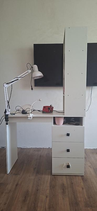 masaüstü ofis seti: Ağ rəngli iş masası – çəkiləbilən lampalı - Rəng: ağ, minimalist — 1