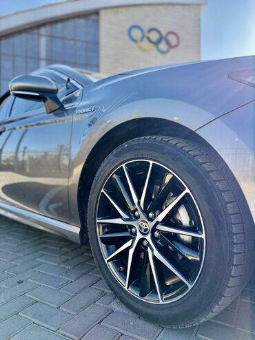 Toyota: Toyota Camry: 2022 г., 2.5 л, Автомат, Гибрид, Седан — 10