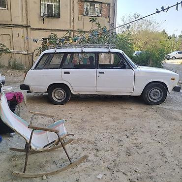 2104 baqaj: Lada 2104 universal, ağ rəng. - Kuzov: 5 qapılı universal gövdə, iri — 4