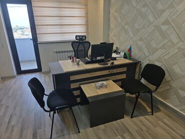1 ədəd müdür masasi 1 ədəd işçi masasi 3 ədəd şkaf 2 ədəd tumba 1