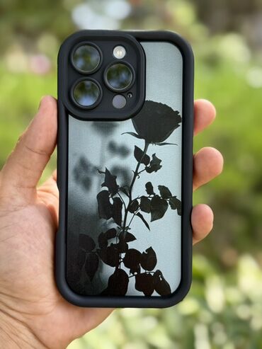 Kabrolar: Müxtəlif iPhone modelləri üçün çiçək naxışlı, şəffaf keys. Bu keys — 23