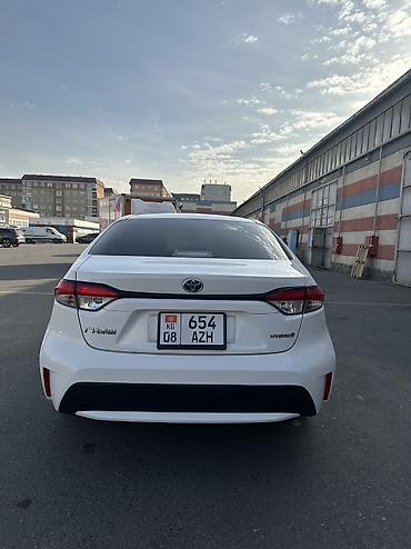 купить витц: Toyota Corolla: 2022 г., 1.8 л, Вариатор, Гибрид, Седан — 6