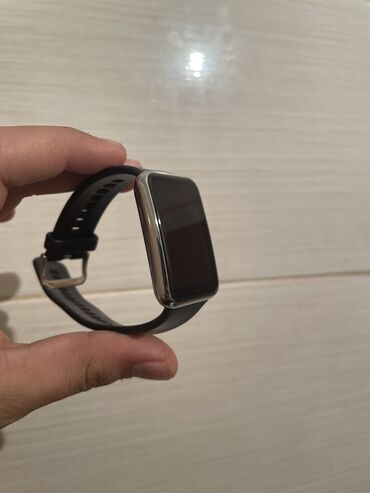 huavei y6: İşlənmiş, Smart saat, Huawei, Sensor ekran, rəng - Gümüşü