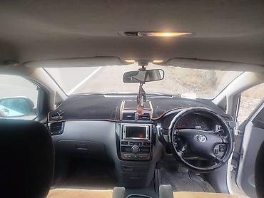 бус делфин: Toyota Ipsum: 2002 г., 2.4 л, Автомат, Бензин, Минивэн — 5