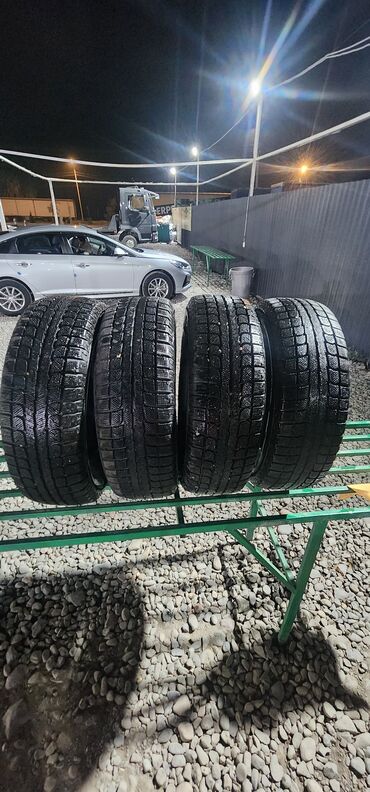 купить диск на 16 бу: Комплект из четырех зимних шишн Kumho Wintercraft Ice Wi31. Шины