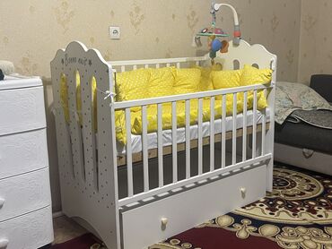 цветы домашные: Манеж керебет, Колдонулган, Комоду менен, Жыгач