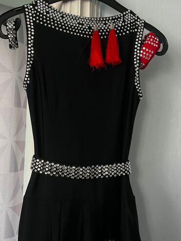 черный пояс: Продаю платье дляхлатины прошу 11000т сом