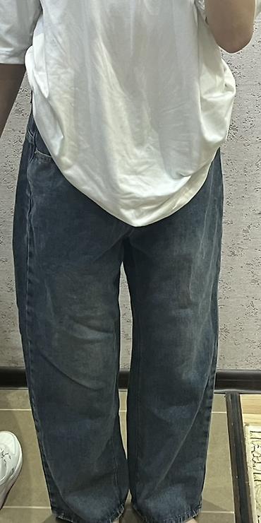 baggy джинсы: Джинсы (baggy/relaxed fit), темно‑синего денима 

размер М — 1