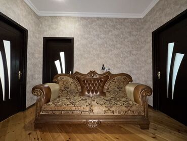 Divan və Masa Satlır divan 230azn masa 150 azn qiymətdə razılaşmaqda