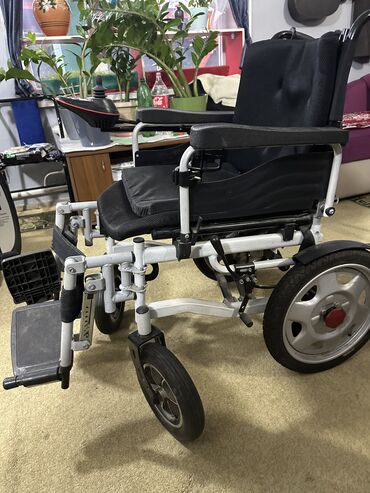 куплю инвалидную коляску: Продаю электрическую инвалидную коляску