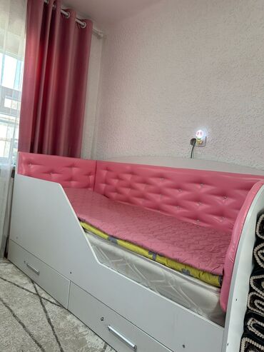 мебель шкав: Срочно продается кровать в хорошем состоянии в месте с матрасом!