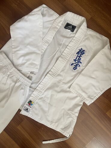 кимоно дзюдо: Karate kimono dəst Adidas 140 sm Əla vəziyyətdə Çatdırılma Xalqlar