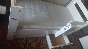 Продукты питания: Для девочки и мальчика, Кровать, Без подьемного механизма, С матрасом, С выдвижными ящиками
