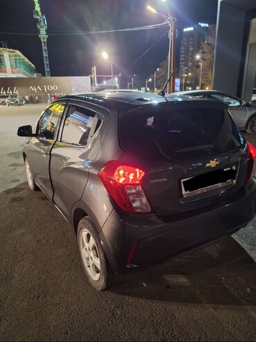 автомобиль малолитражки: Chevrolet Spark: 2016 г., 1 л, Вариатор, Бензин, Хэтчбэк